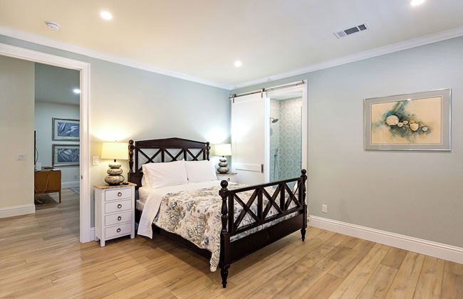 Tuscan Vacation Rental. Stylish 3-Bedroom Getaway Near Vanderbilt Beach Enjoy a Private Pool, Spacious Layout, and Modern Comforts Perfect for Families, Groups, and Pet-Friendly Stays - Photo 5