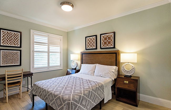 Tuscan Vacation Rental. Stylish 3-Bedroom Getaway Near Vanderbilt Beach Enjoy a Private Pool, Spacious Layout, and Modern Comforts Perfect for Families, Groups, and Pet-Friendly Stays - Photo 2