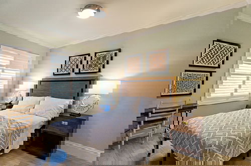 Foto 2 - Tuscan Vacation Rental. Stylish 3-Bedroom Getaway Near Vanderbilt Beach Enjoy a Private Pool, Spacious Layout, and Modern Comforts Perfect for Families, Groups, and Pet-Friendly Stays