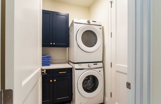 Tuscan Vacation Rental. Stylish 3-Bedroom Getaway Near Vanderbilt Beach Enjoy a Private Pool, Spacious Layout, and Modern Comforts Perfect for Families, Groups, and Pet-Friendly Stays - Photo 17