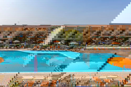Foto 10 - Enjoy a Poolside Retreat