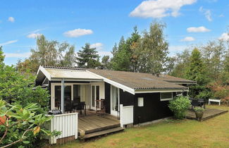 Foto 1 - 8 Person Holiday Home in Vaeggerlose