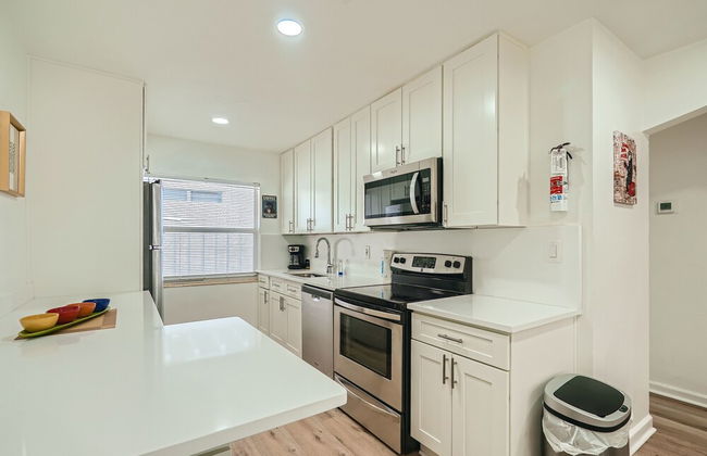 Amazing 2BR walking distance to Beach - Photo 15
