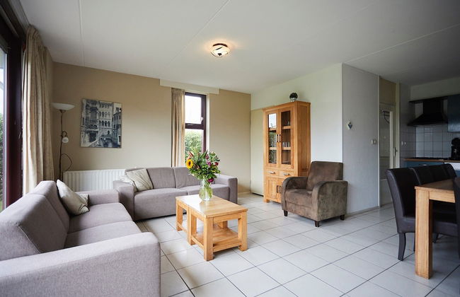 Holiday Home in Zeeland With Garden - Photo 12