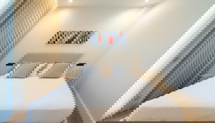 Photo 1 - 2-bd Luxury Apt Sea View Balcony Near the Beach