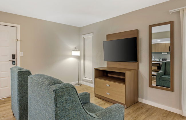 MainStay Suites Springfield South - Battlefield Rd - Photo 37