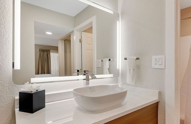 MainStay Suites Springfield South - Battlefield Rd - Photo 40