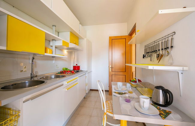 Cinzia Apartment Front Beach - Photo 9