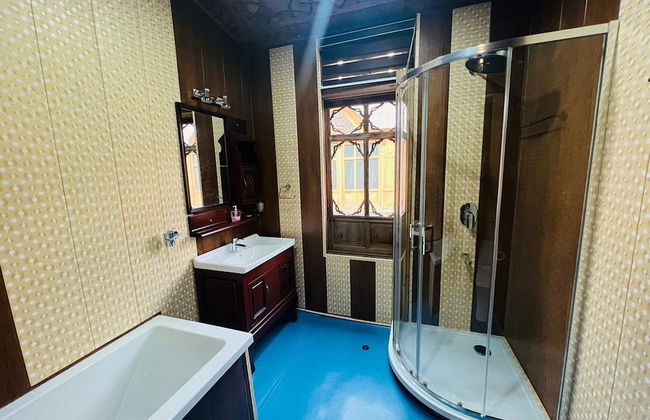 Floating Luxury Group Of Houseboats - Photo 14