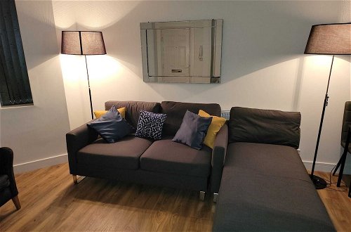 Photo 10 - Stunning 2-bed Apartment in Manchester Built 2023