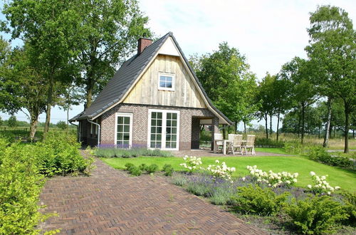 Foto 3 - Beautiful House With Garden