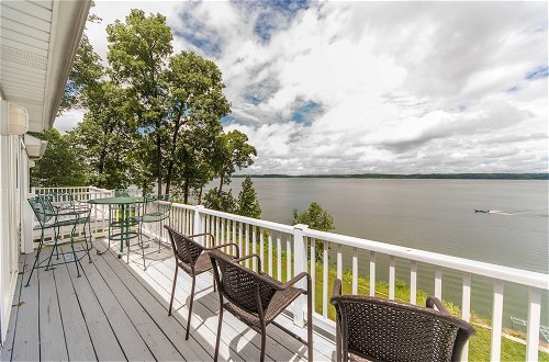 Foto 46 - Lake-front Luxury 5bdrm on Kentucky Lake - JZ Vacation Rentals