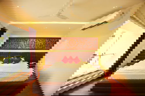 Foto 3 - Royal Oakwood Villa by Shiloh Stay
