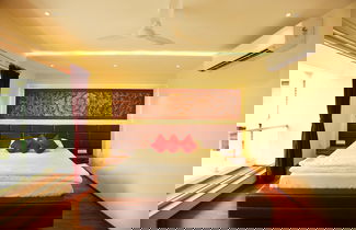 Foto 3 - Royal Oakwood Villa by Shiloh Stay