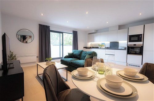 Photo 22 - Stylish Apartments with Balcony for upper apartments & Free Parking in a prime location - Five Miles from Heathrow Airport