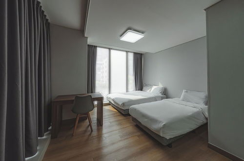 Photo 15 - Brown Suites Hotel Sinchon Central