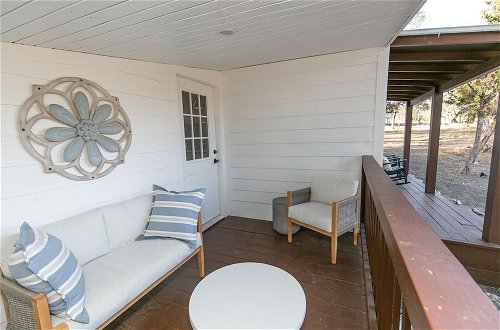 Foto 22 - Luxury Cottage With Hill Country Views - Private Deck