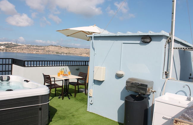 Islet Promenade Studio with Hot Tub and Panoramic Sea Views by GetawaysMalta - Foto 18