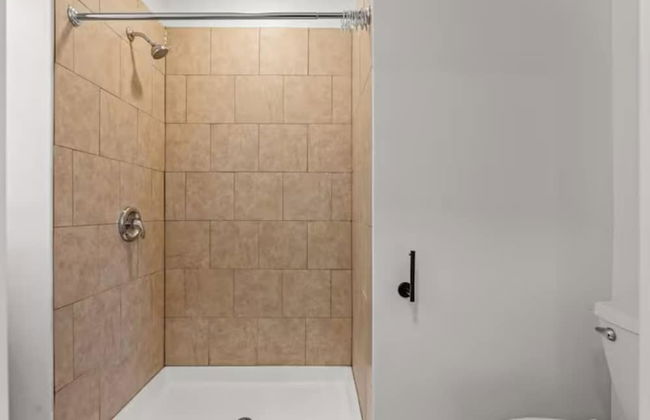 Cozy&Chic 2BR Apartment - Photo 25