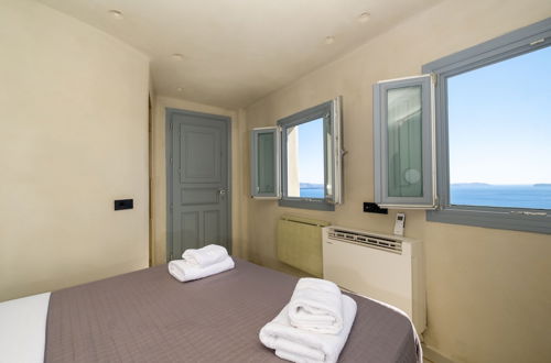 Photo 21 - SantorOia Luxury Suites