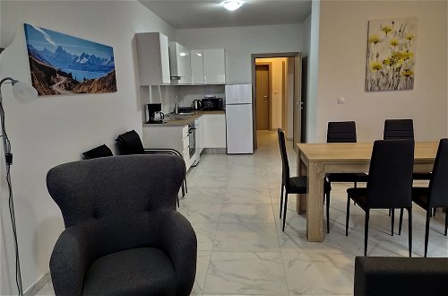 Photo 18 - Immaculate 2-bed Apartment in Okrug Gornji