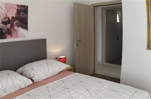 Foto 7 - Immaculate 2-bed Apartment in Okrug Gornji