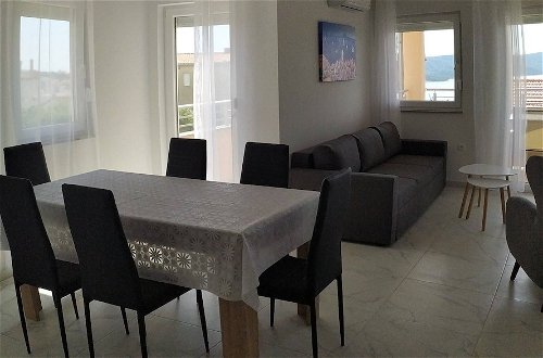 Foto 16 - Immaculate 2-bed Apartment in Okrug Gornji