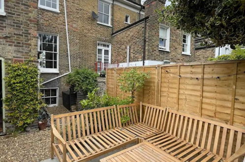 Foto 25 - Incredible & Quirky 2BD Home With Garden - Hackney