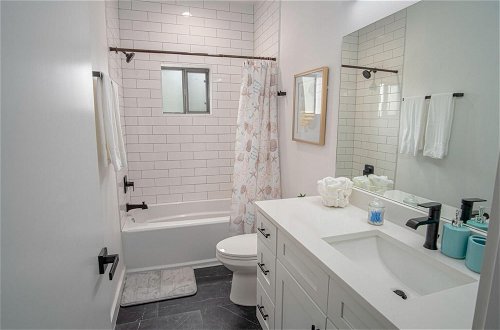 Photo 11 - Cozy and Gorgeous 3 BR 2 BA Near Amazing Downtown