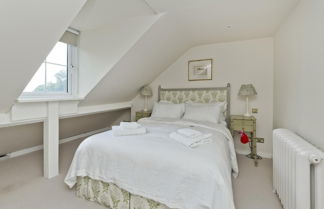 Photo 2 - Delightful Apartment in Brackenbury Village Near Hammersmith by Underthedoormat