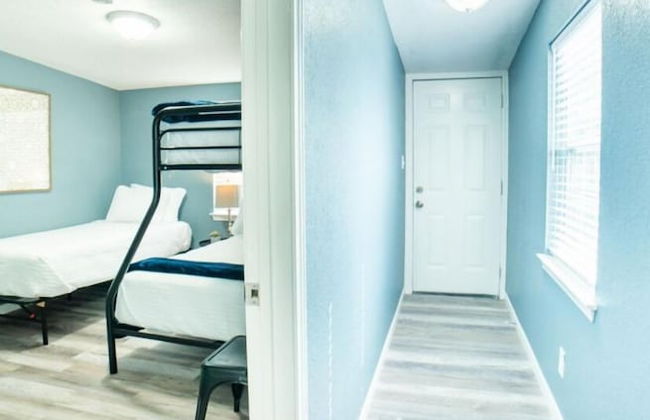 Fascinating 2BR 1BA Near Festive DT and Riverwalk - Photo 30