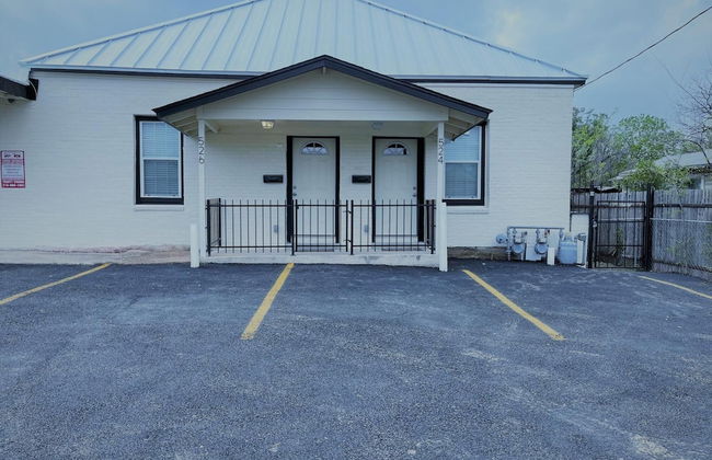 Fascinating 2BR 1BA Near Festive DT and Riverwalk - Photo 1