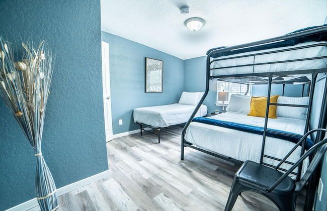Fascinating 2BR 1BA Near Festive DT and Riverwalk - Photo 13