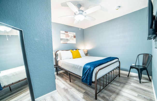 Fascinating 2BR 1BA Near Festive DT and Riverwalk - Photo 10
