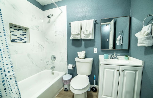 Fascinating 2BR 1BA Near Festive DT and Riverwalk - Photo 11