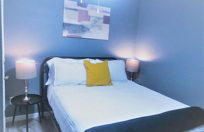 Fascinating 2BR 1BA Near Festive DT and Riverwalk - Photo 9