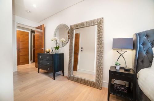 Photo 13 - Stunning Modern Apartment Close to Hyde Park by Underthedoormat