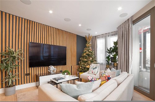 Photo 4 - Stunning Modern Apartment Close to Hyde Park by Underthedoormat