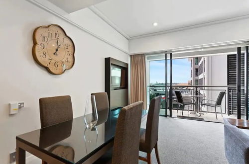 Photo 4 - Spacious Apartment On Akl Viaduct With Balcony