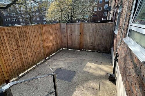 Foto 7 - Cosy 2BD Flat With Patio - 1 min to Little Venice