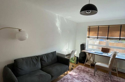 Photo 4 - Cosy 2BD Flat With Patio - 1 min to Little Venice