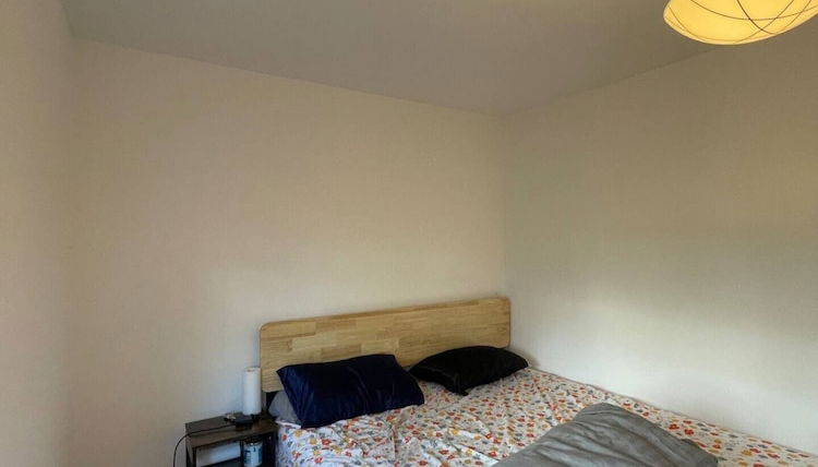 Photo 1 - Cosy 2BD Flat With Patio - 1 min to Little Venice