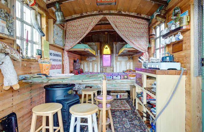 Glamping Wagon - 1 x Double Bed, 2 x Single Bed - Foto 3