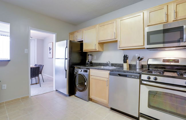 Modern Apartment with Top Amenities - Foto 12