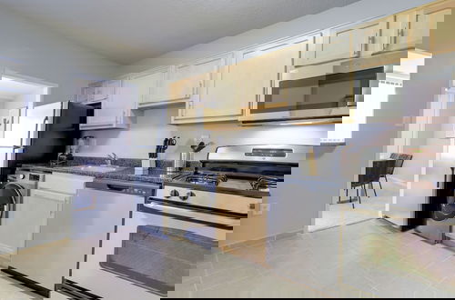 Foto 12 - Modern Apartment with Top Amenities