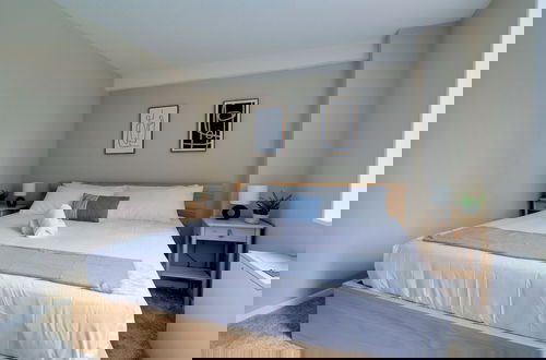 Foto 3 - Modern Apartment with Top Amenities