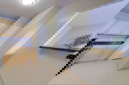 Foto 13 - Modern Apartment with Top Amenities