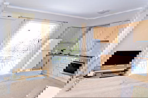 Photo 32 - Barbaras Apartments
