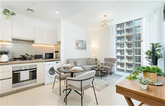 Foto 1 - Whitesage - Cozy Condo With Dazzling Cityscape and Canal Views