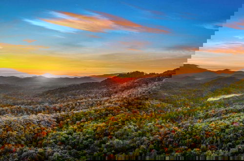 Foto 45 - 56-guest Retreat Panoramic Views, Hot Tubs, Game Room & Theater Seasonal Outdoor Pool Near Dollywood, Gatlinburg